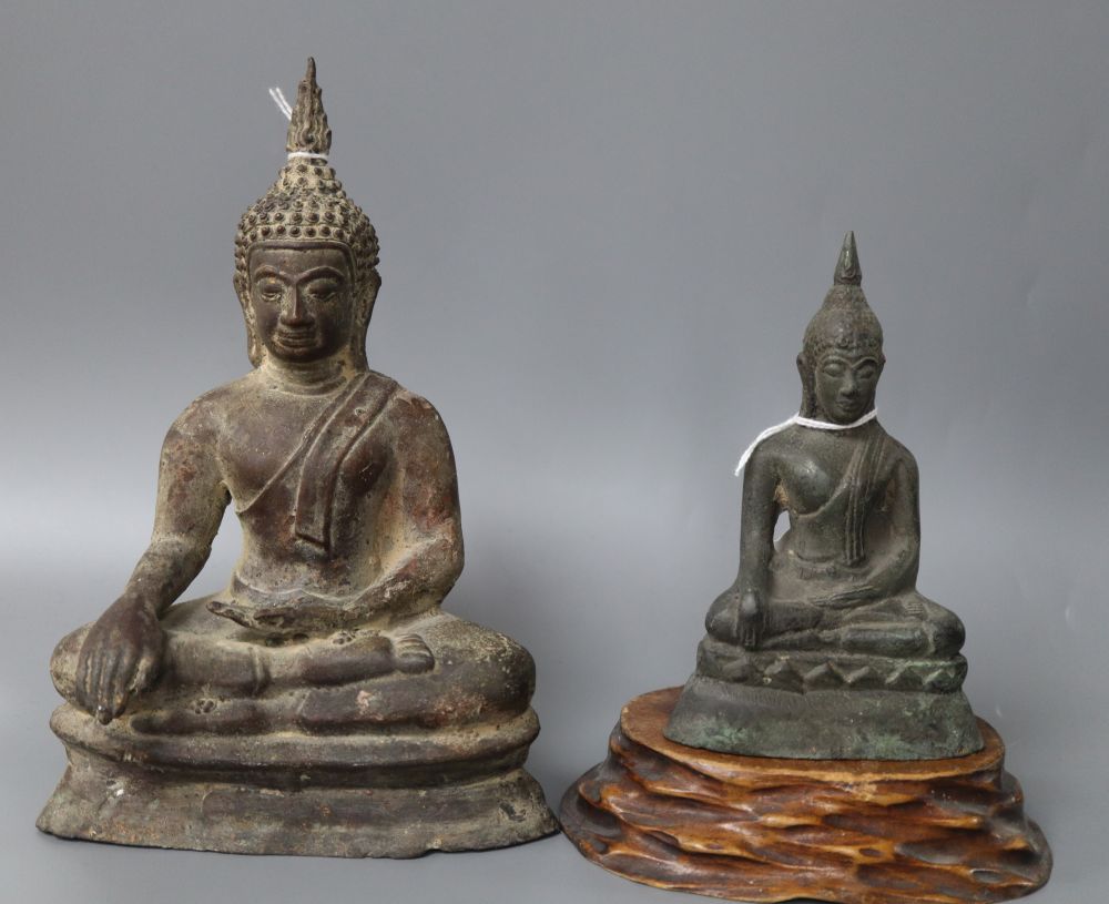 Two Thai bronze Buddhas, tallest 20cm